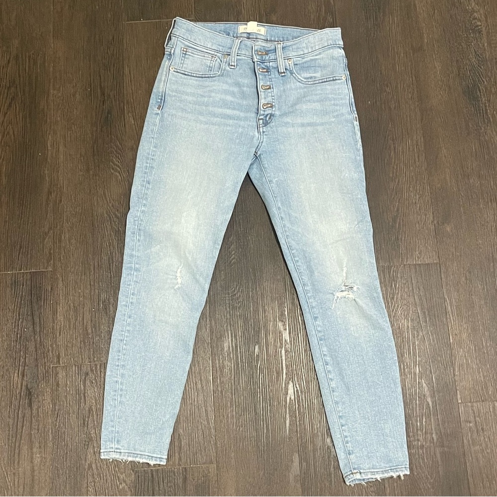 Madewell 9” High-waisted skinny size 28. Light wash. Worn. Good condition.